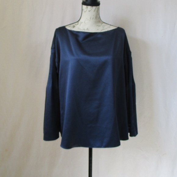 Jennifer Lopez Top with Bell sleeves - Picture 1 of 3